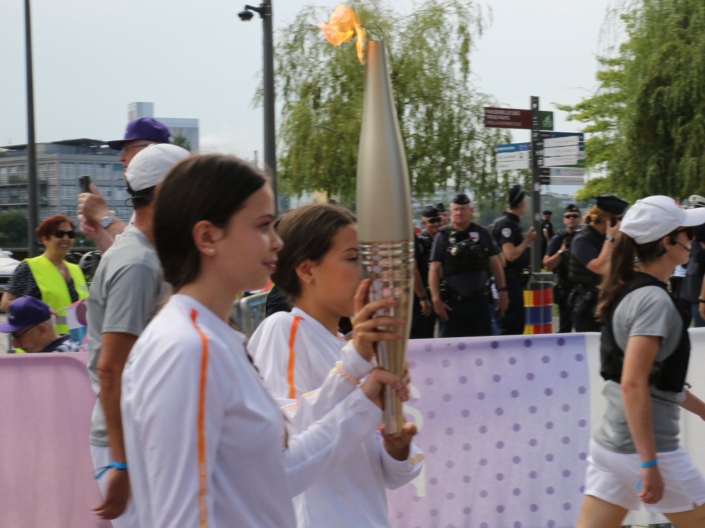 Das olympische Feuer in Weil am Rhein und Huningue