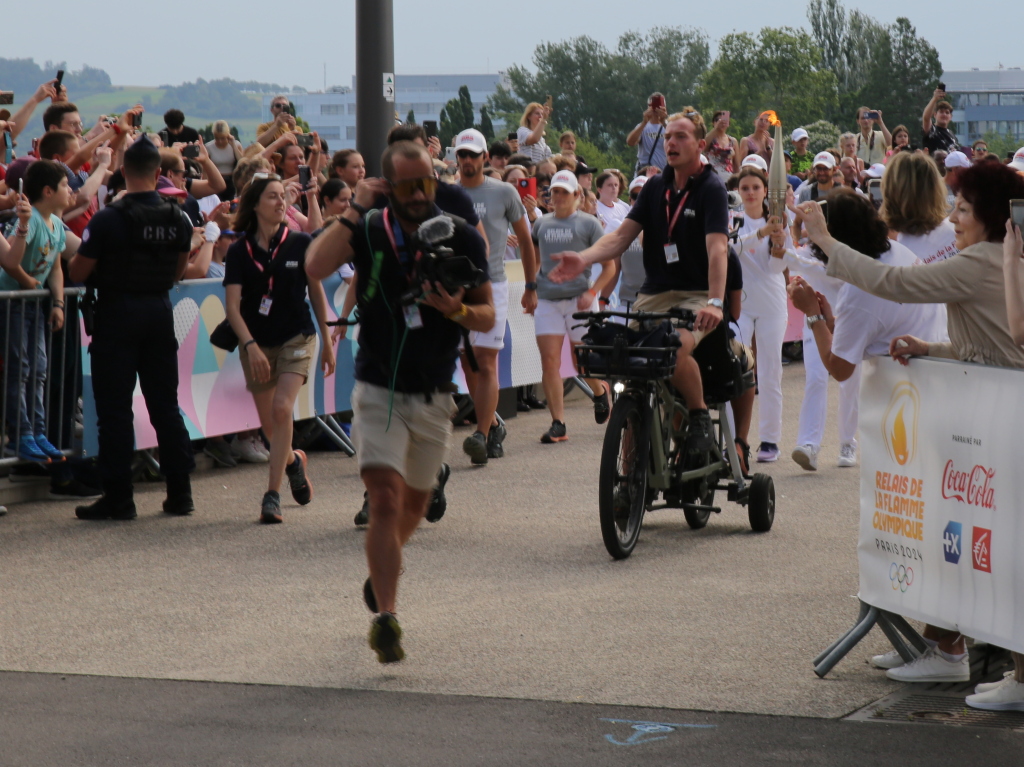 Das olympische Feuer in Weil am Rhein und Huningue