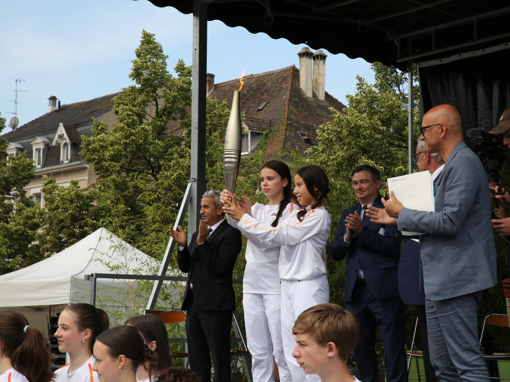 Das olympische Feuer in Weil am Rhein und Huningue