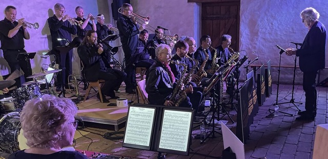 The Desert Jazz Orchestra trat in der Zehntscheune in Merdingen auf.  | Foto: Mario Schneberg