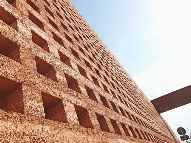 Eine Besonderheit des Bauwerks ist auch die Fassadengestaltung.  | Foto: Hannes Selz