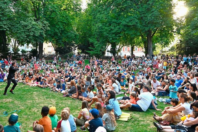 Unterhaltung unter schattigen Bumen: ...ungen im Rahmen des Mulhouser Sommers.  | Foto: Stadt Mulhouse