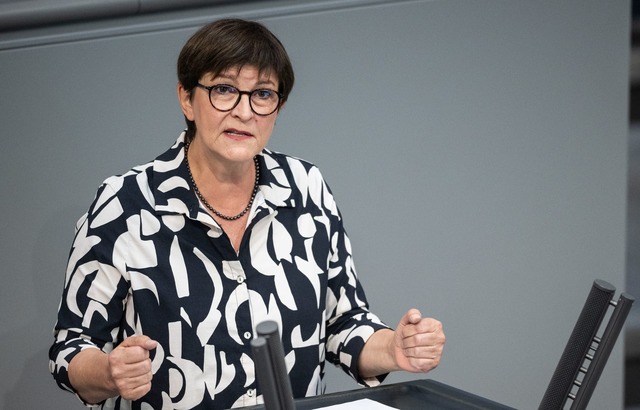 Die SPD-Vorsitzende Saskia Esken will ...ut f&uuml;r den Bundestag kandidieren.  | Foto: Hannes P Albert/dpa/Archivbild