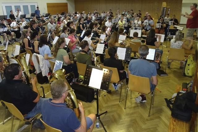 Ein riesiges Orchester aus drei Vereinen