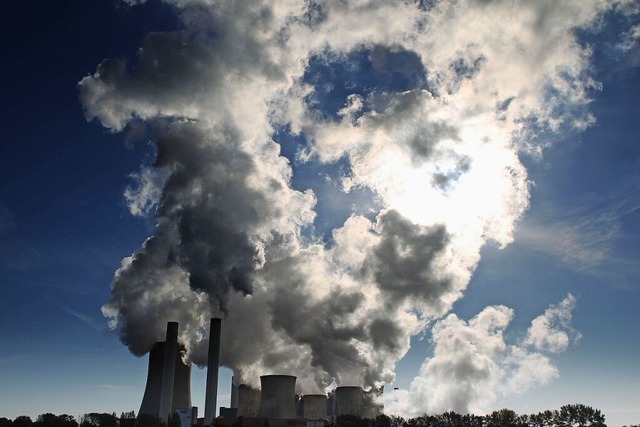 Hier verschmutzen, anderswo kompensier...der Deal mit der Klimaneutralitt aus.  | Foto: Oliver Berg