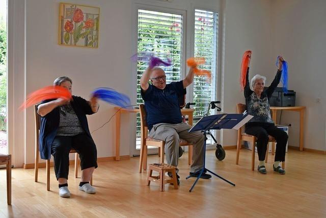 Sitztanzen hlt Rheinfelder Senioren mit Musik und Freude in Bewegung