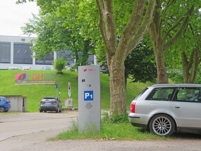Auf diesem Parkplatz an der Lrracher ...ut. Noch fehlt aber der Bebauungsplan.  | Foto: Peter Gerigk