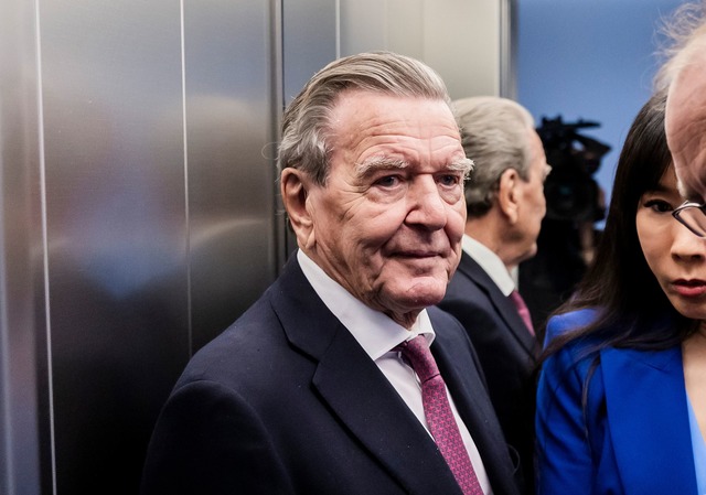 Der ehemalige Bundeskanzler Gerhard Schr&ouml;der.  | Foto: Christoph Soeder/dpa