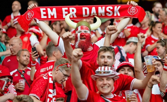Fans der dnischen Fuballnationalmannschaft  | Foto: Sven Hoppe (dpa)
