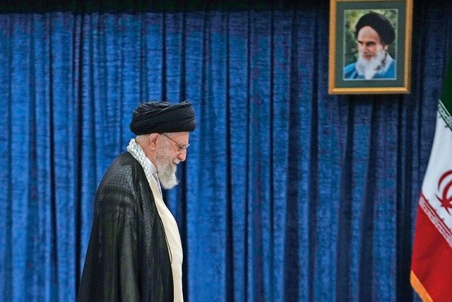 Der iranische Oberste Fhrer Ayatollah...be whrend der Prsidentschaftswahlen.  | Foto: Vahid Salemi (dpa)