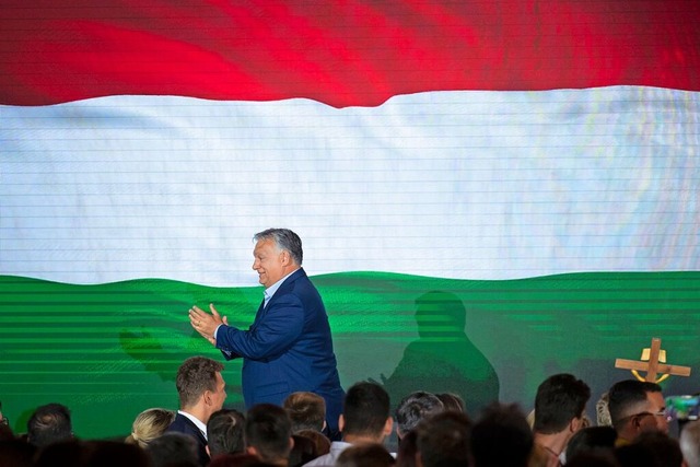 Ungarn, Budapest: Der ungarische Minis...arlament zu den Medien gesprochen hat.  | Foto: Denes Erdos (dpa)