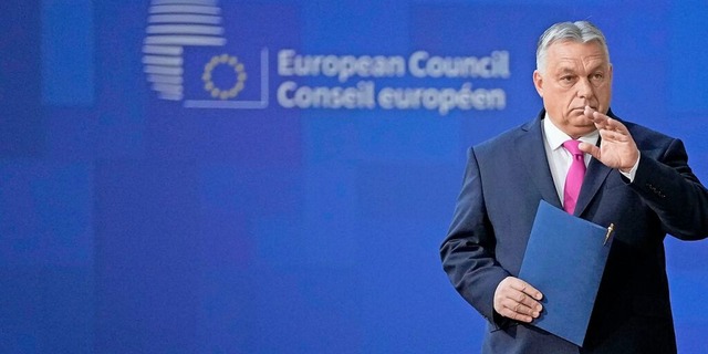 Brssel: Viktor Orban, Ministerprside...im Gebude des Europischen Rates ein.  | Foto: Virginia Mayo (dpa)