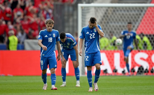 Die Italiener spielten schwach und schieden aus.  | Foto: Robert Michael/dpa