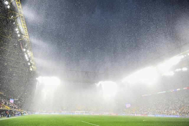In Dortmund folgten Gewitter, Starkregen und Hagel dicht aufeinander.  | Foto: Federico Gambarini/dpa