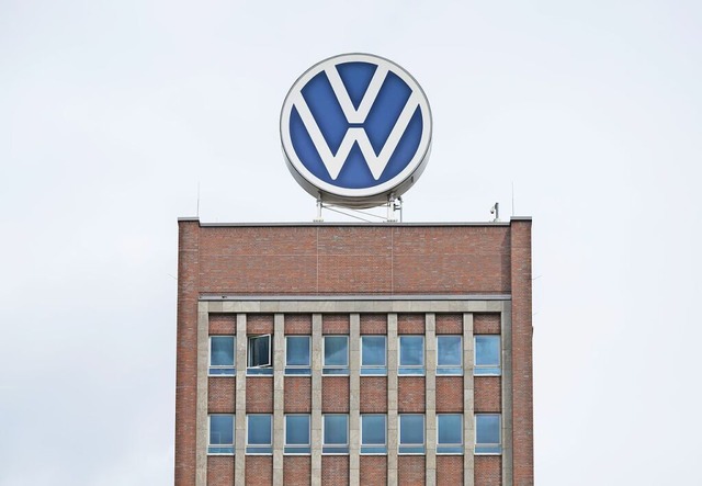 Auch bei VW wird gespart.   | Foto: Julian Stratenschulte (dpa)