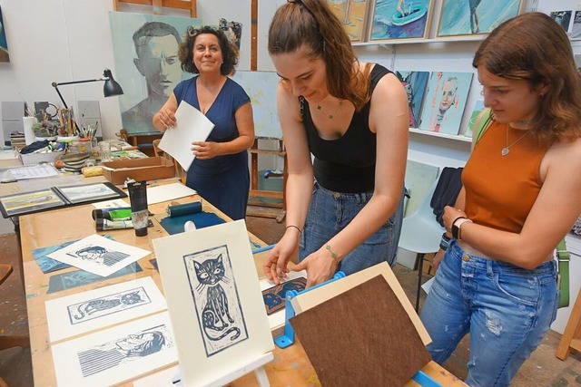 Im Atelier von Beate Fahrnlnder konnt...sierten selbst Linoldrucke anfertigen.  | Foto: Roswitha Frey