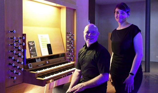 Organist Patrick Glser mit Sngerin Miriam Henkel   | Foto: Wolfgang Knstle