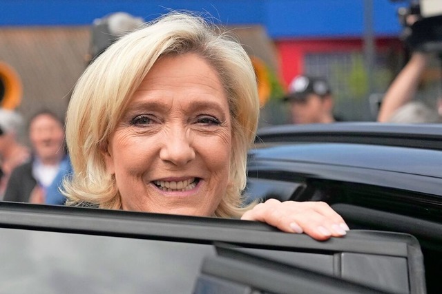 Die rechtsextreme franzsische Politik...unde der Parlamentswahlen in ihr Auto.  | Foto: Thibault Camus (dpa)