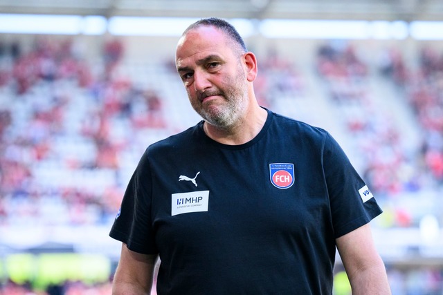 F&uuml;r Trainer Frank Schmidt wird di...undesliga-Saison eine Herausforderung.  | Foto: Tom Weller/dpa