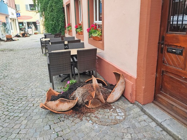 Drei Kbel (vorne vor der Fuchshhle, ...schft) wurden am Wochenende zerstrt.  | Foto: Hildegard Siebold