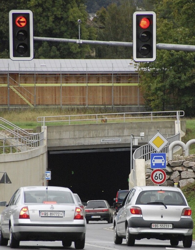 Ampel vor dem Zollfreie-Tunnel  | Foto: Hannes Lauber