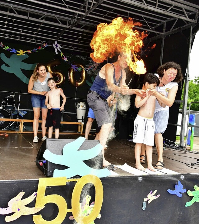 Feuriger Hhepunkt beim Festakt zum 50. der Eduard-Spranger-Schule.  | Foto: Dieter Erggelet
