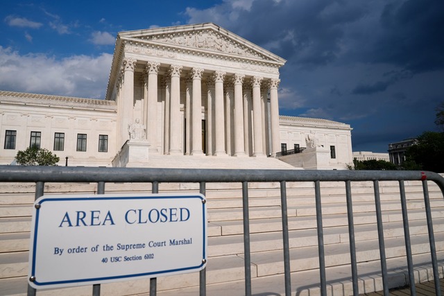 Das Urteil des Supreme Court gilt schon jetzt als historisch.  | Foto: Susan Walsh/AP/dpa
