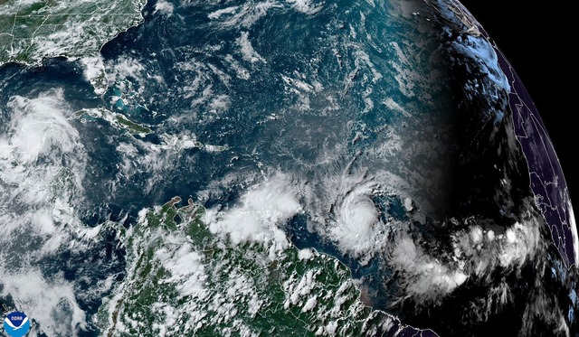Hurrikan "Beryl" bewegt sich auf die Karibikinseln zu.  | Foto: -/National Oceanic and Atmospheric Administration via AP/dpa