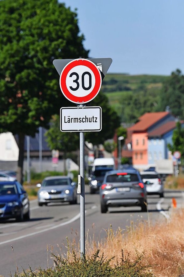 Tempo 30 aus Lrmschutzgrnden wie hie...nheim kommt auch auf der B415 in Lahr.  | Foto: Wolfgang Knstle