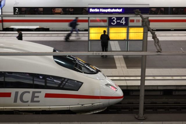 In Europa sollten viel mehr Bahn-Direk...ttraktiver machen, fordert Greenpeace.  | Foto: Hannes P. Albert/dpa