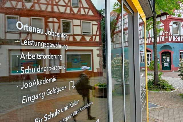 Das Ortenau Jobcenter in der Offenburger Lange Strae  | Foto: Helmut Seller