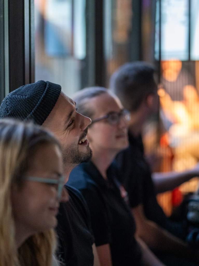 Im BZ-Live-Podcast in der Poolbar in Freiburg erzhlt Natascha Pfau ber die Suche nach dem Mrder ihrer Mutter.