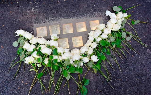 Sieben Stolpersteine zum  Gedenken an die Familie von Alfred Bodenheimer  | Foto: Barbara Ruda