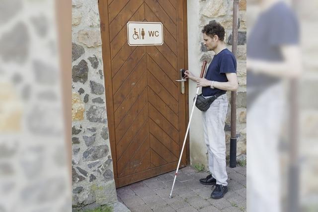 Spezielles Schloss an Toilettentr hilft Behinderten
