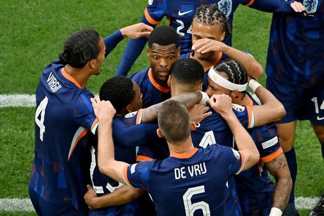 Niederlande jubeln über 3:0 - Erstes Viertelfinale seit 2008