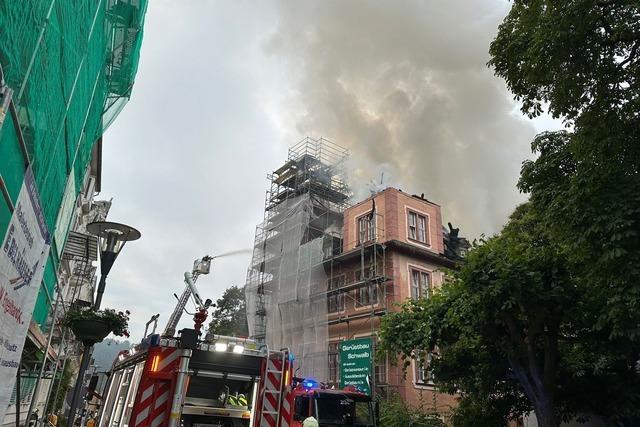 Historisches Gebäude brennt in Bad Ems