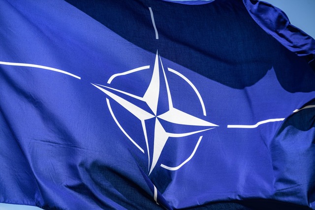 Alles nur mit Konsens: Die Entscheidungsfindung bei der Nato ist selten einfach.  | Foto: Robert Michael/dpa