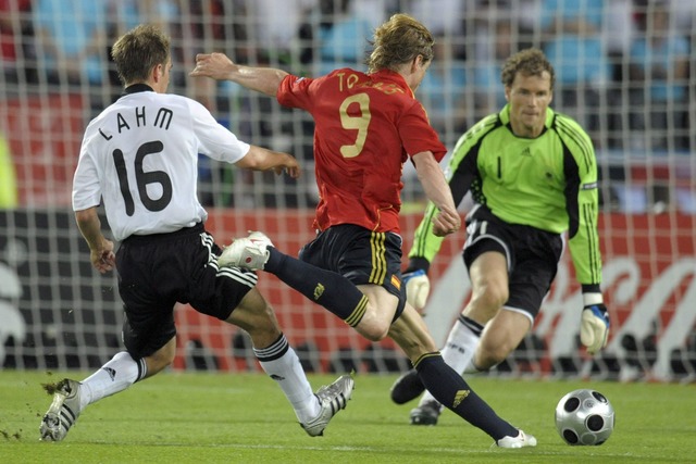 Fernando Torres schoss Spanien im EM-Finale 2008 gegen Deutschland zum EM-Titel.  | Foto: Georgi Licovski/epa/dpa