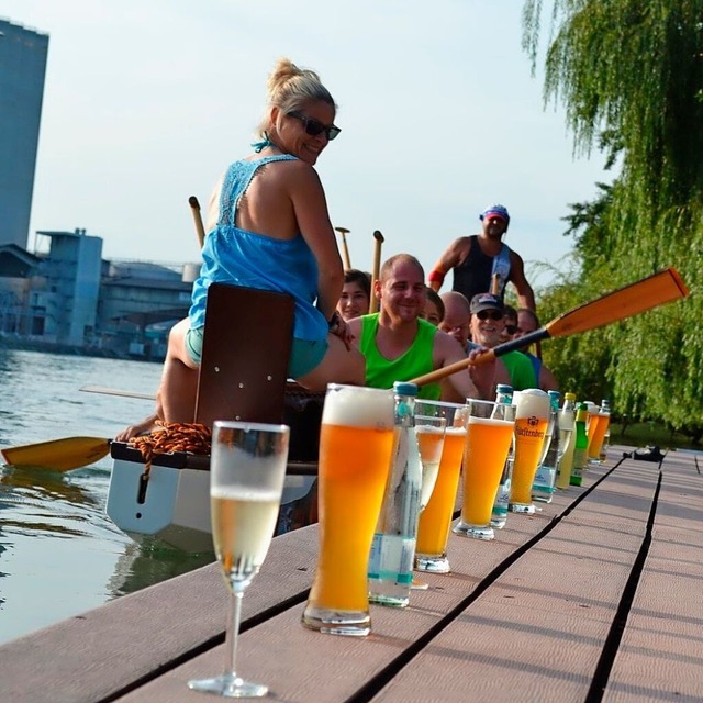 &#8222;Heizen mit Weizen&#8220; steht ...nboot und wird auch am Ufer beherzigt.  | Foto: Stefan Koppetsch
