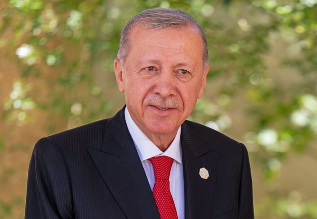 Er sagte seine die Reise nach Aserbaid...kische Prsident Recep Tayyip Erdogan.  | Foto: Michael Kappeler (dpa)