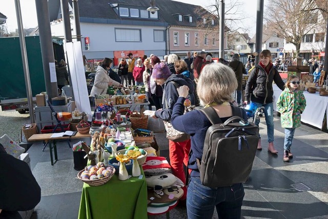 Im Frhling fand der erste Lindenmarkt... Primavera-Premiere war prima besucht.  | Foto: Volker Mnch