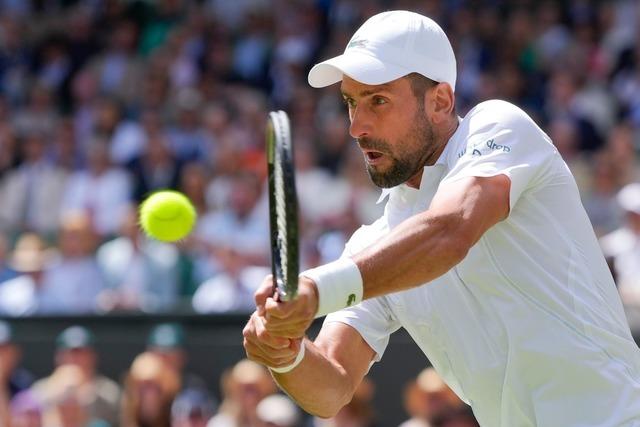 Djokovic mit Mühe in Wimbledon in Runde drei