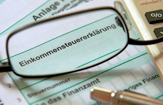 In der Einkommenssteuererklrung msse... arbeiten, angeben, was sie verdienen.  | Foto: Oliver Berg