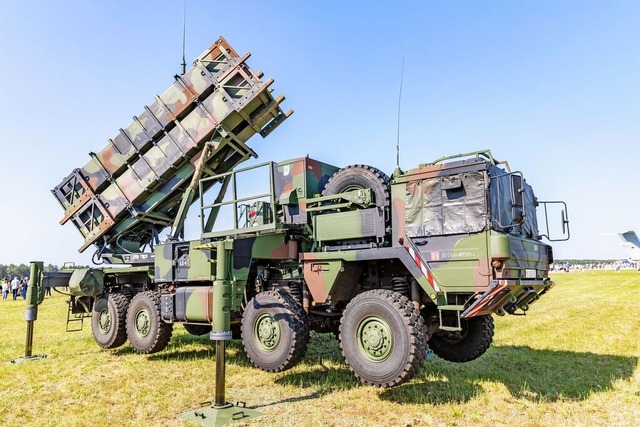 Ein Flugabwehrsystem der Bundeswehr &#...keten in der Luft abgeschossen werden.  | Foto: Frank Hammerschmidt (dpa)