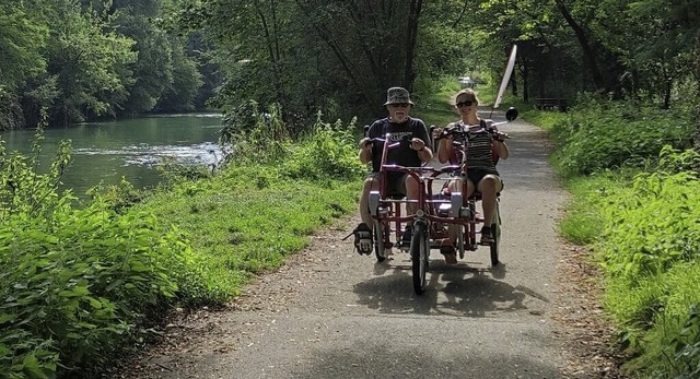 Der Handicap-Radweg am alten Rhein-Rh...it einem Dreirad problemlos befahrbar.  | Foto: Dimitri Lett