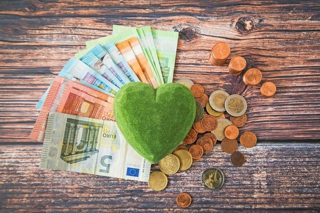 In der neuen Gesellschaft mit gebunden...als der Profit, sagen die Befrworter.  | Foto: Christin Klose (dpa)