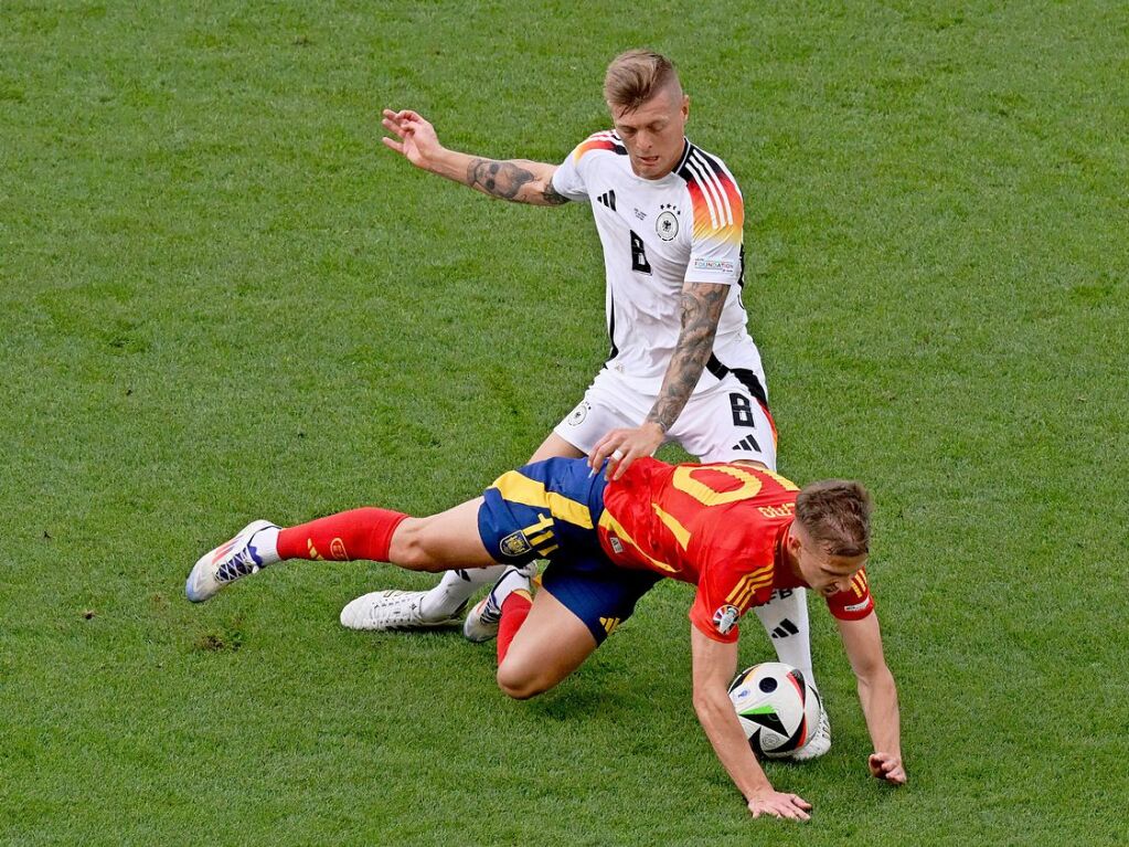 Deutschland und Spanien liefern sich im EM-Viertelfinale ein enges Match.