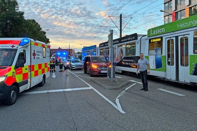 Am Freitagabend ist auf der Merzhauser...mit einer Tram der Linie 3 kollidiert.  | Foto: Frank Schoch