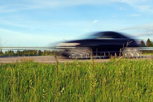 Mit einem schwarzen Audi war der Mann ...deswegen nun vor Gericht (Symbolbild).  | Foto: Astrid Gast (Adobe Stock)