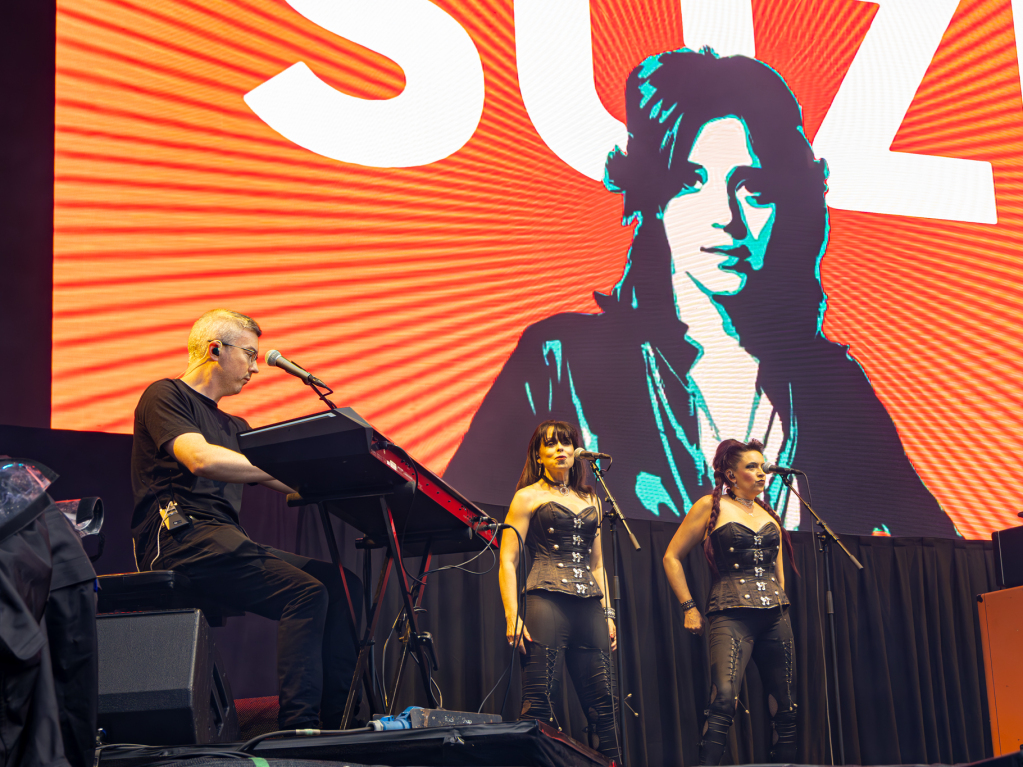 Bereits am spten Nachmittag auf der groen Breisacher Bhne: Suzi Quatro mit ihrer Band.